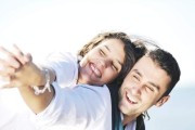 强吻女友后她不理我，如何挽回感情（自控情绪、道歉认错、关心关爱，重建信任是关键）
