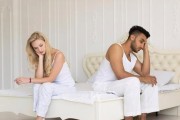 如何挽回出轨男人的心？（掌握以下关键技巧，让爱重燃火焰）