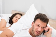 如何挽回婚姻中出轨的老公？（从理解原因到改善沟通，让婚姻重新变得幸福）
