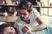 男友变心了怎么办（从自我反省、沟通到选择分手，拯救爱情的三个步骤）