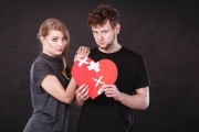 老公出轨了，该不该离婚？（探讨婚姻中的背叛、信任与选择）