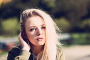 分手后如何挽回女友？（三招让她回心转意，再次追求爱情）