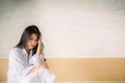 挽回出轨女友的心，从失落到重新爱我（亲密关系中的出轨和破裂，以及如何修补和重建）