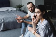 男人出轨，女人如何挽回他的心？（情感危机下的挽救策略与技巧，）