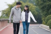 男友不主动联系你，要怎么办？（寻找缘由、改变沟通方式、把握主动权）