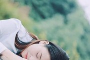 分手绝情？不妨试试这些挽回技巧（从理性沟通到积极改变，用行动证明你的爱情真心）