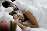 男友纠结不愿离婚，你该如何面对？（揭秘男友心理，探究男人对婚姻的态度，提供解决方案）